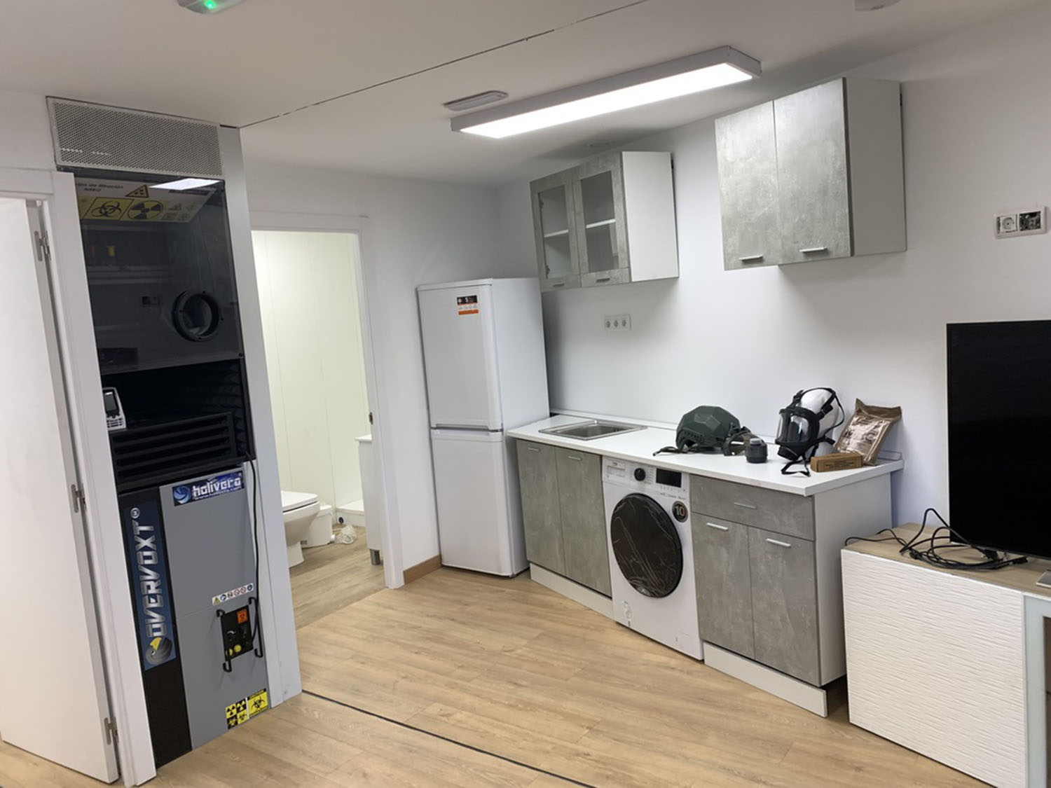 Búnker Prefabricado amplio y acogedor totalmente equipado con sala, cocina, habitaciones y baños
