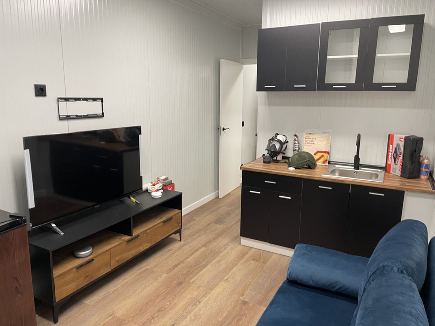 Búnker Prefabricado con salón de estar y todas las comodidades de una casa